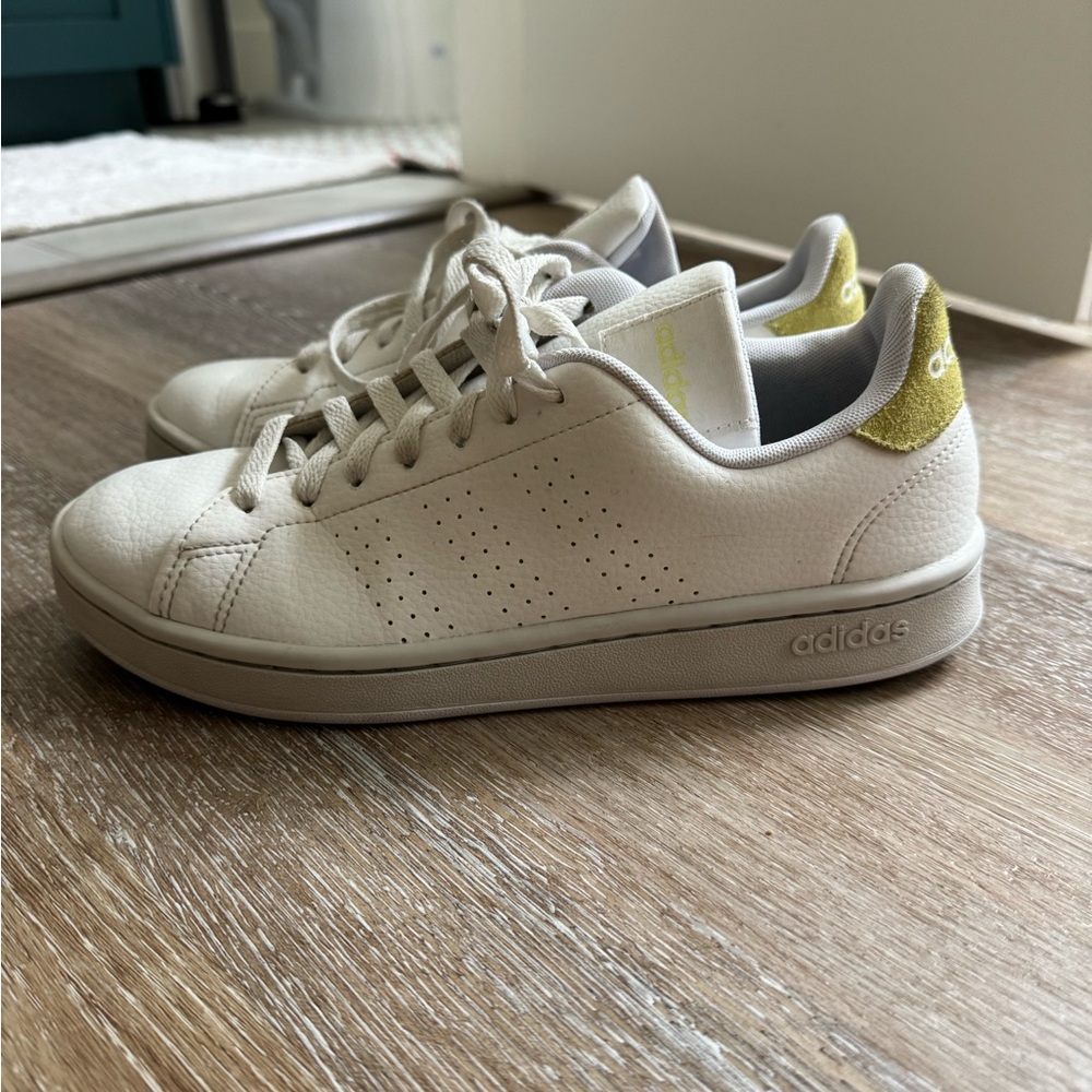 Adidas Advantage Sneakers